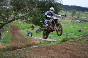 1200px-ejemplo_de_moto_enduro_2_tiempos